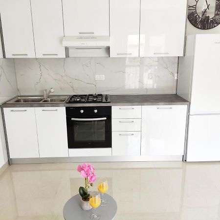 White Studio Apartman Pula Exterior foto