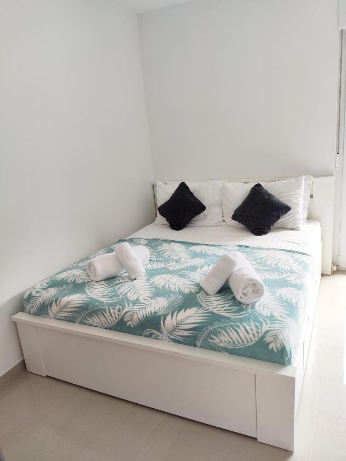 White Studio Apartman Pula Exterior foto