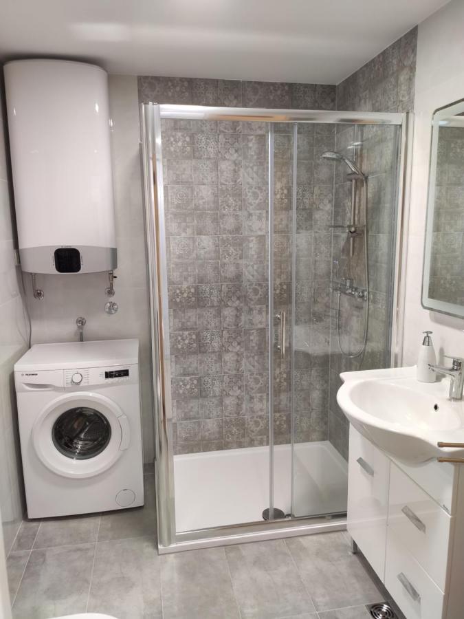 White Studio Apartman Pula Exterior foto